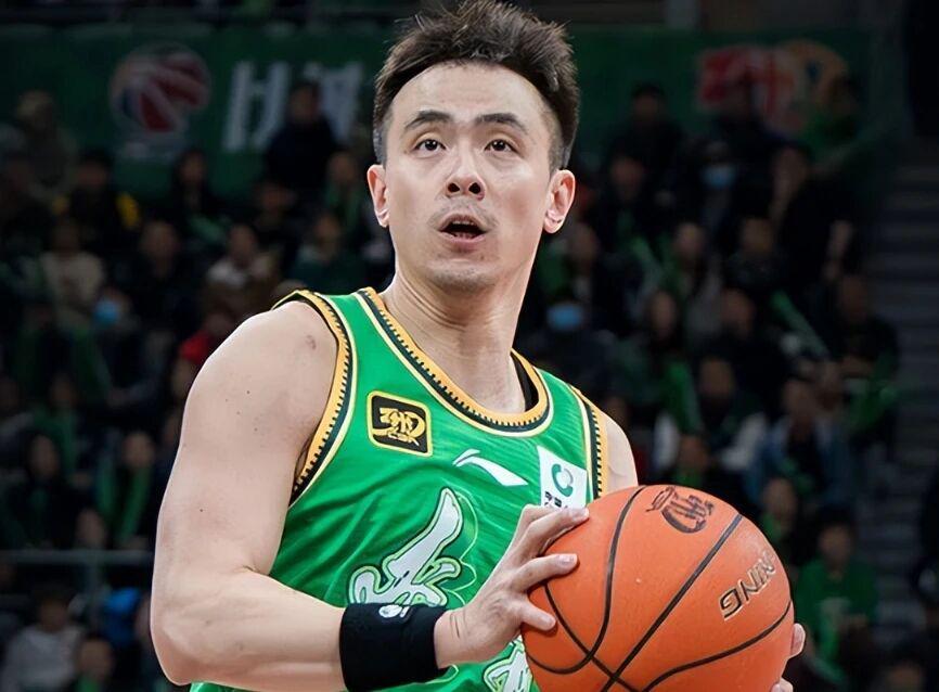 开云-辽宁男篮赵继伟引球迷不满，广东前功勋外援再就业，四川官宣换帅