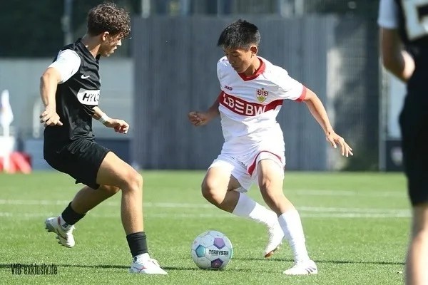kaiyun-官方：谢初筠离开斯图加特U19队 他正在参加土伦杯